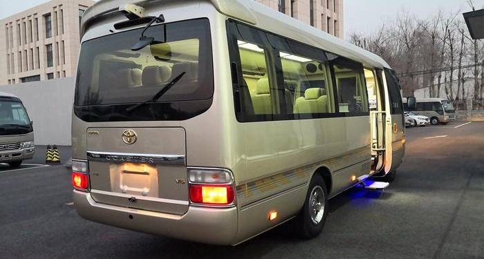 丰田考斯特图片3